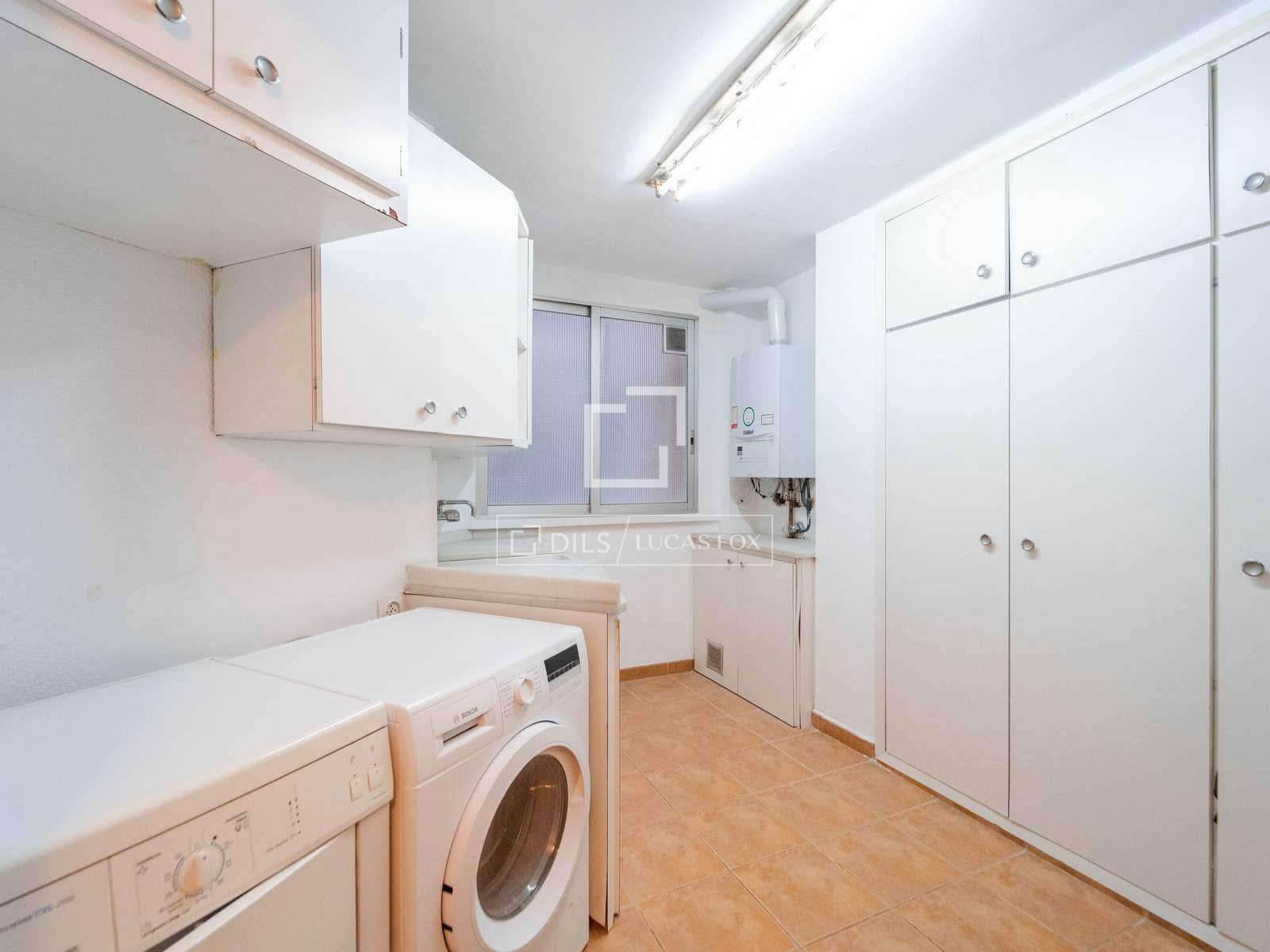 5 bedroom Apartment for sale in Valencia city with garage - € 2,100,000 (Ref: 9737267)