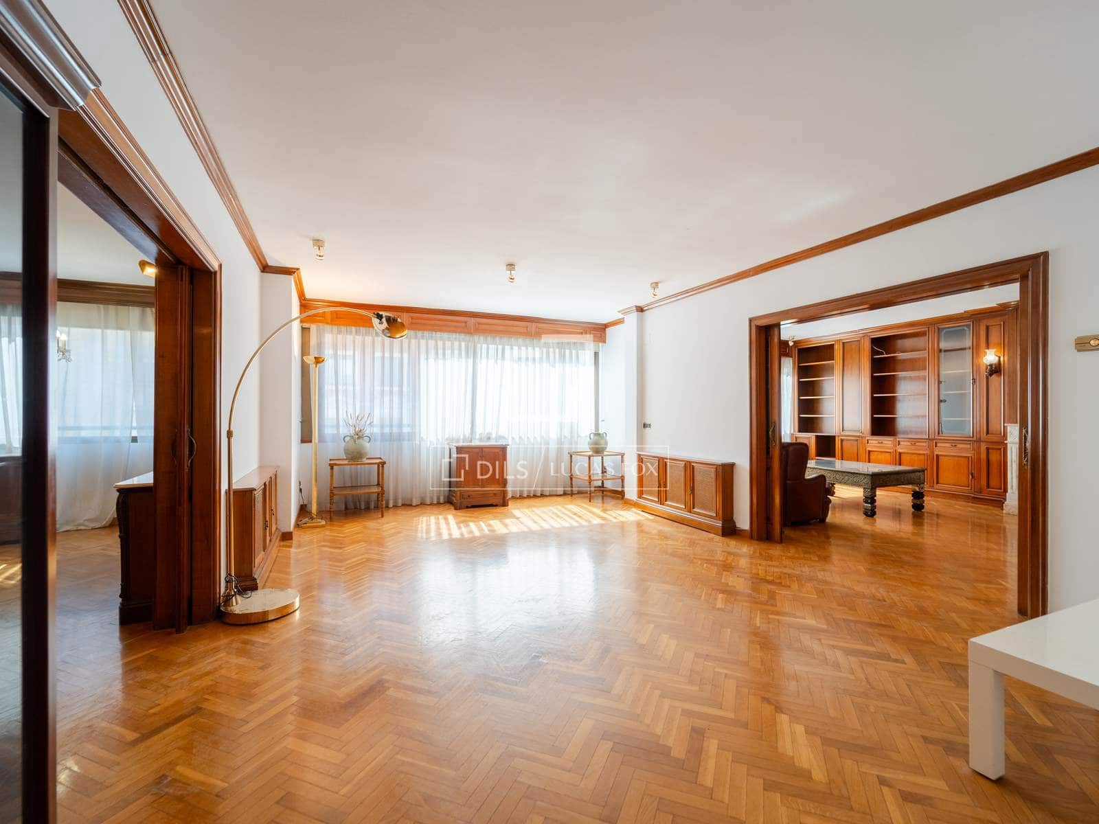 5 bedroom Apartment for sale in Valencia city with garage - € 2,100,000 (Ref: 9737267)