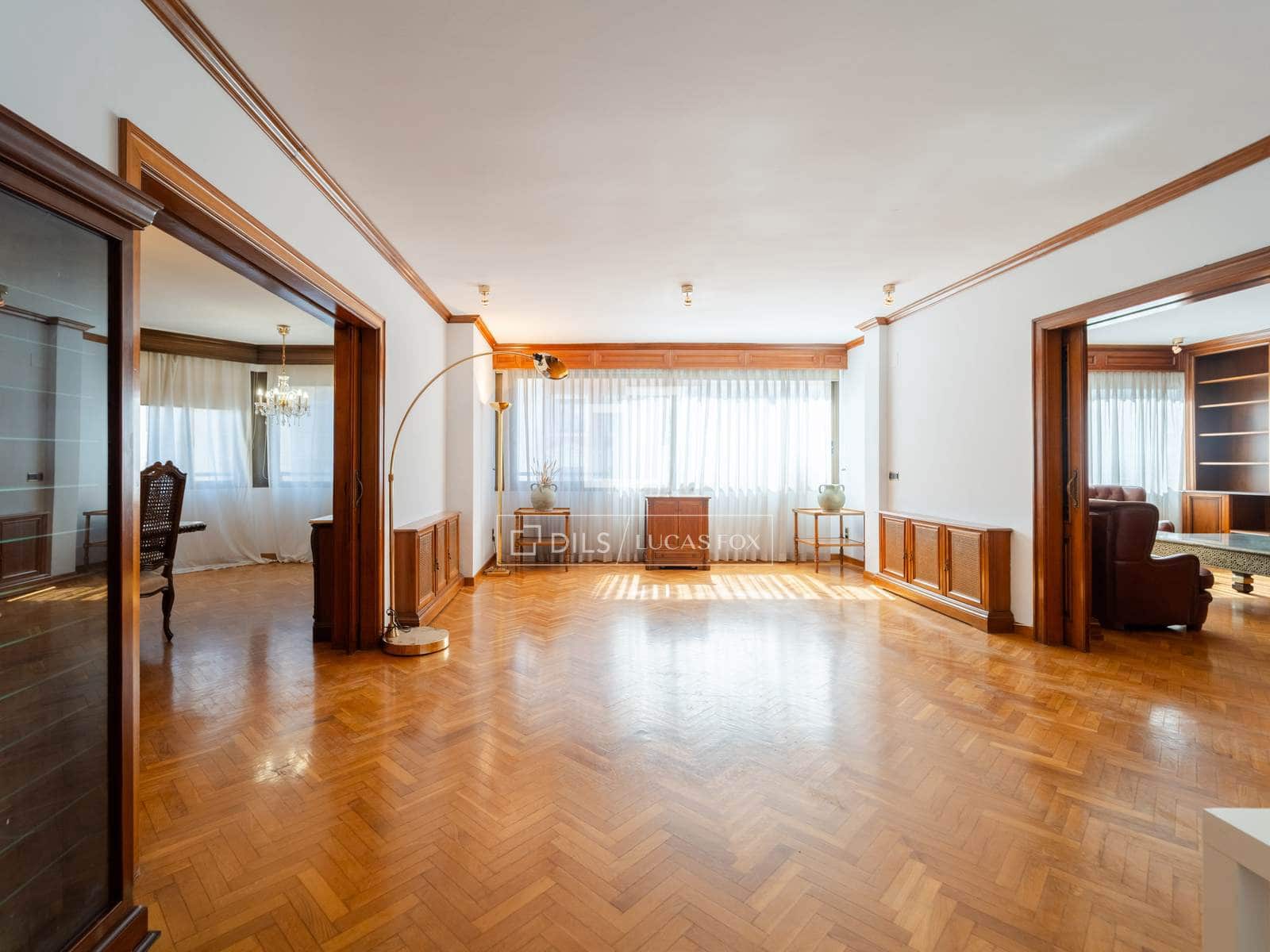 5 bedroom Apartment for sale in Valencia city with garage - € 2,100,000 (Ref: 9737267)