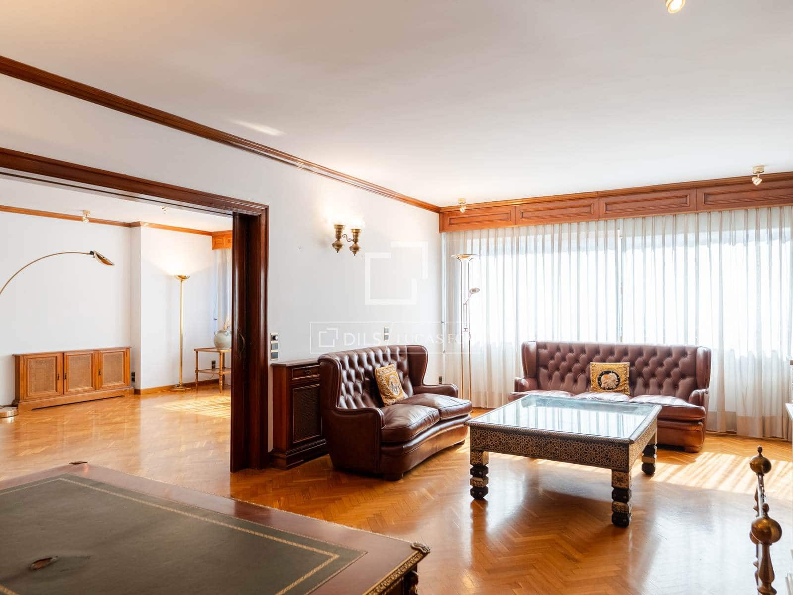 5 bedroom Apartment for sale in Valencia city with garage - € 2,100,000 (Ref: 9737267)
