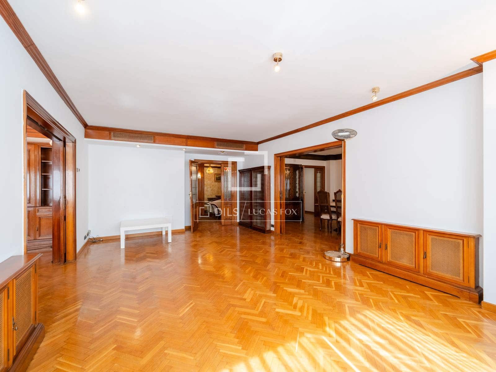 5 bedroom Apartment for sale in Valencia city with garage - € 2,100,000 (Ref: 9737267)