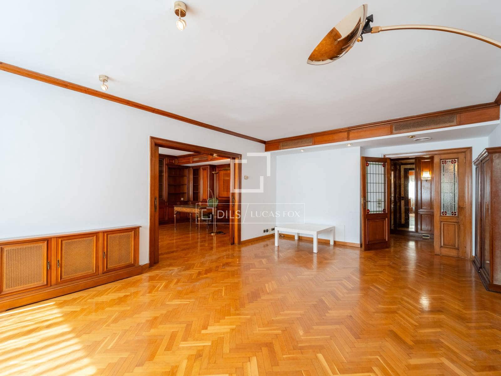 5 bedroom Apartment for sale in Valencia city with garage - € 2,100,000 (Ref: 9737267)