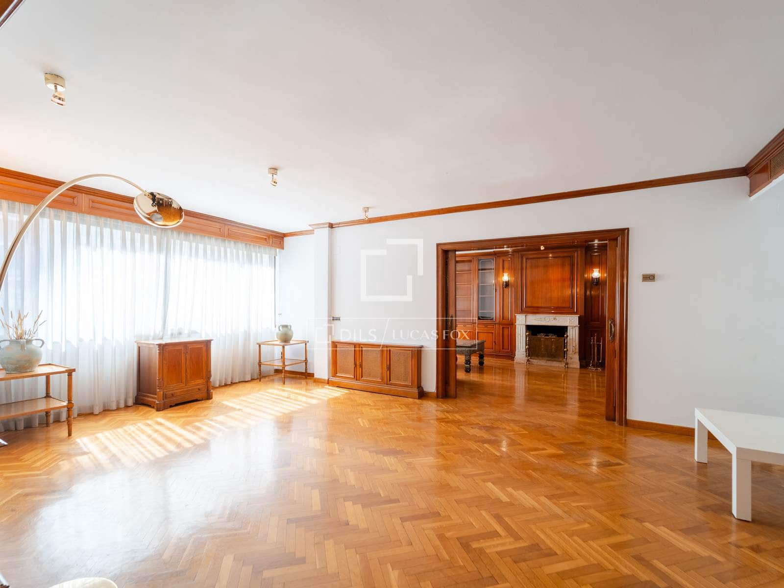 5 bedroom Apartment for sale in Valencia city with garage - € 2,100,000 (Ref: 9737267)