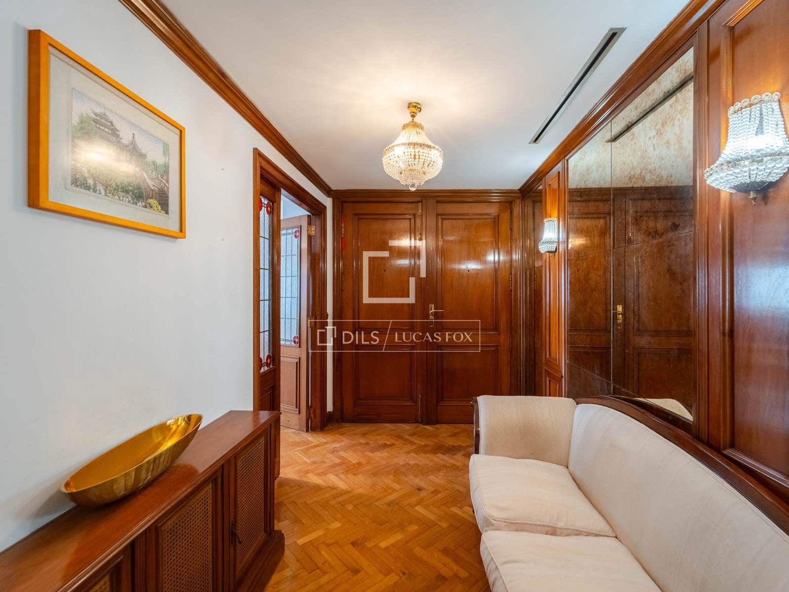 5 bedroom Apartment for sale in Valencia city with garage - € 2,100,000 (Ref: 9737267)