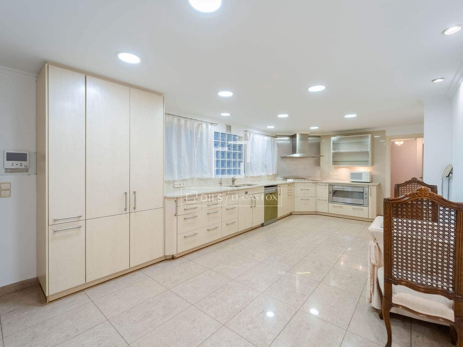 5 bedroom Apartment for sale in Valencia city with garage - € 2,100,000 (Ref: 9737267)