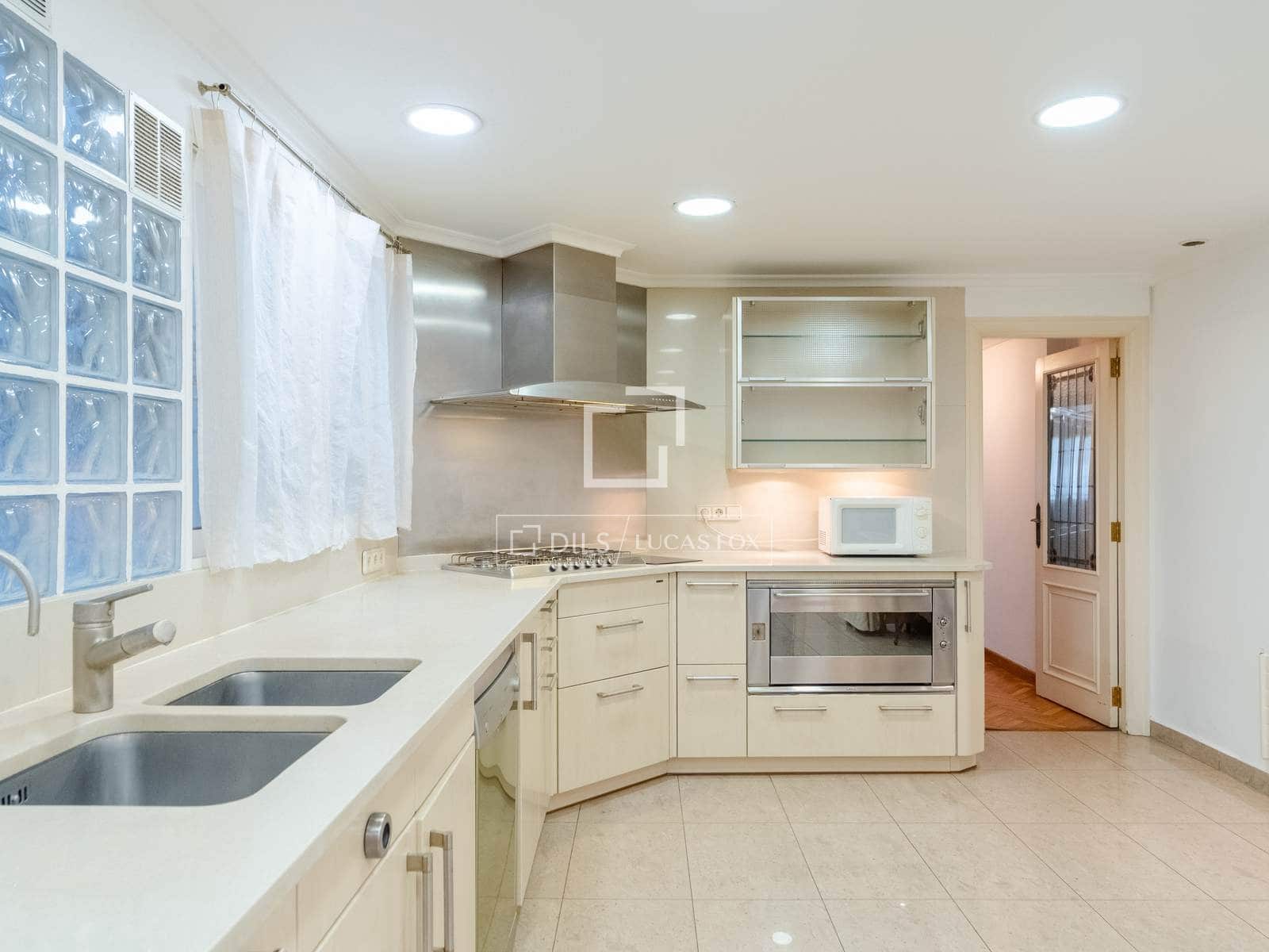 5 bedroom Apartment for sale in Valencia city with garage - € 2,100,000 (Ref: 9737267)