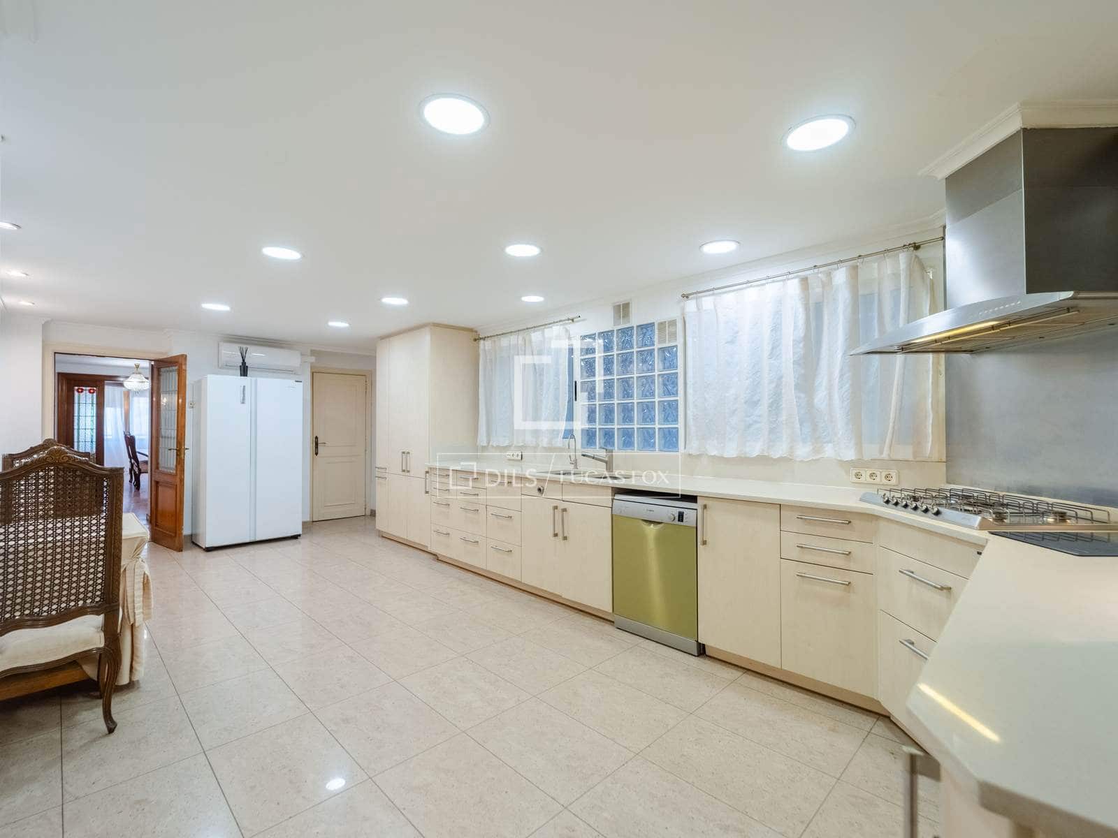 5 bedroom Apartment for sale in Valencia city with garage - € 2,100,000 (Ref: 9737267)