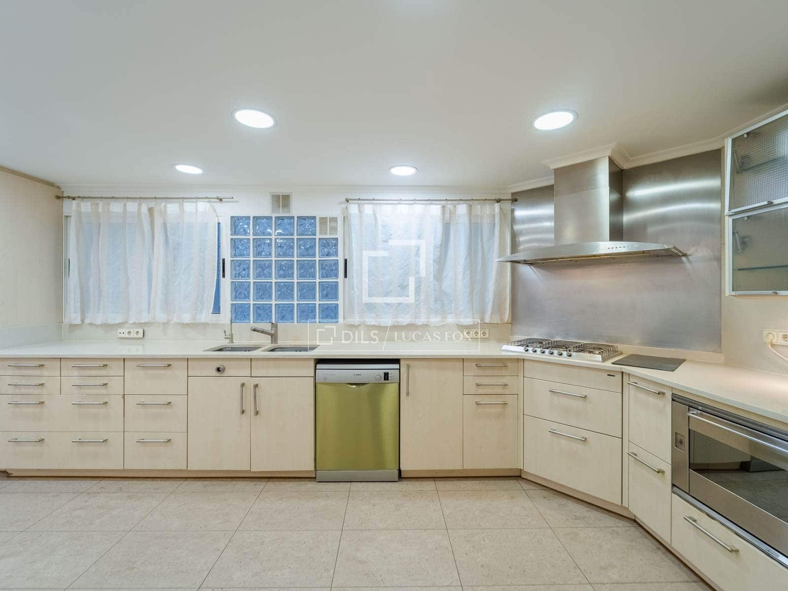 5 bedroom Apartment for sale in Valencia city with garage - € 2,100,000 (Ref: 9737267)