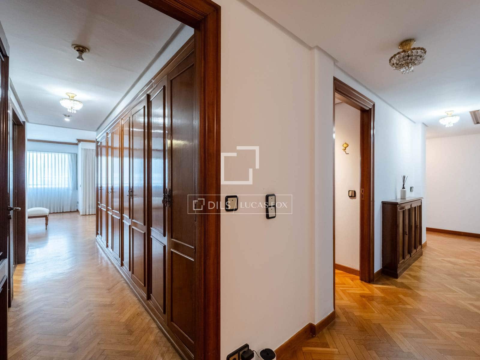 5 bedroom Apartment for sale in Valencia city with garage - € 2,100,000 (Ref: 9737267)