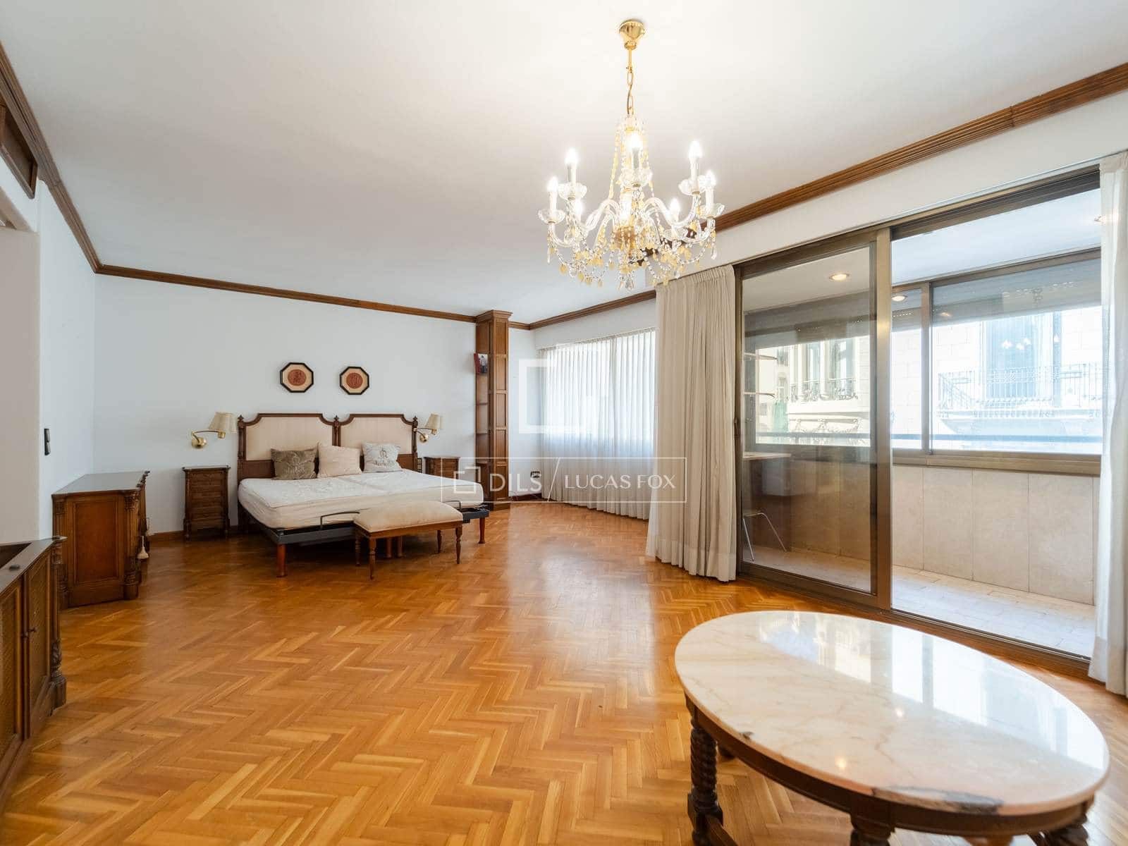 5 bedroom Apartment for sale in Valencia city with garage - € 2,100,000 (Ref: 9737267)