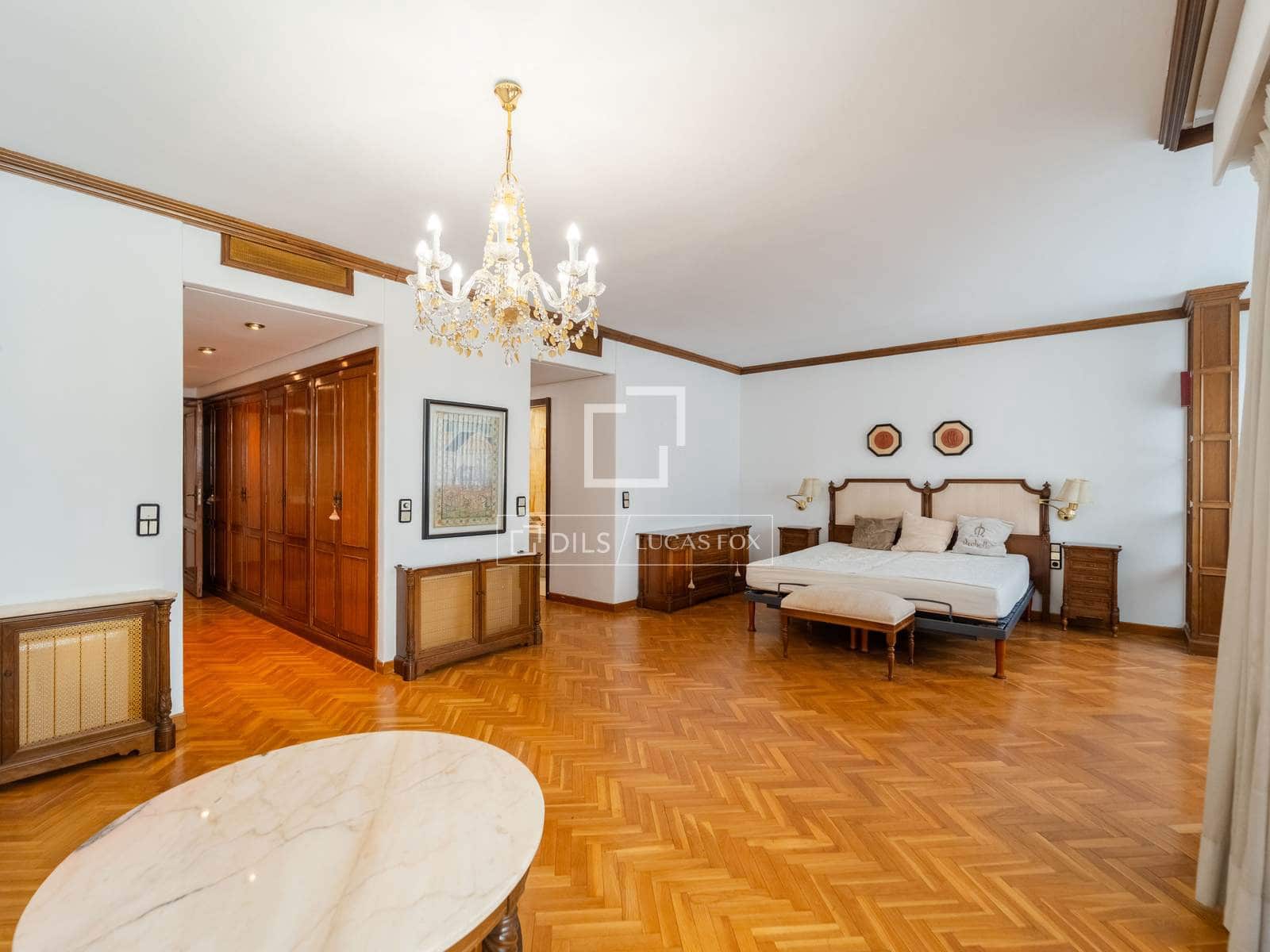 5 bedroom Apartment for sale in Valencia city with garage - € 2,100,000 (Ref: 9737267)