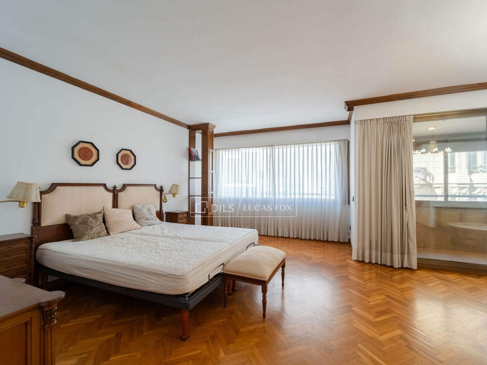 5 bedroom Apartment for sale in Valencia city with garage - € 2,100,000 (Ref: 9737267)