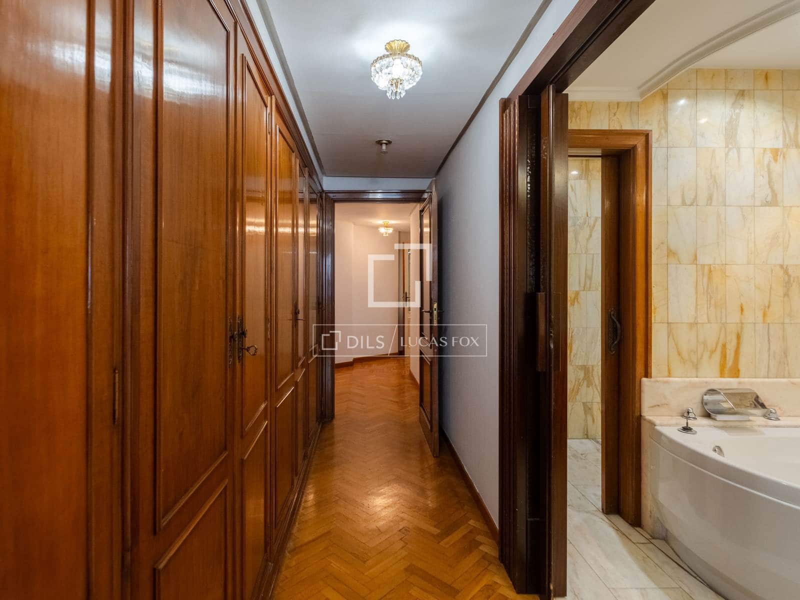 5 bedroom Apartment for sale in Valencia city with garage - € 2,100,000 (Ref: 9737267)