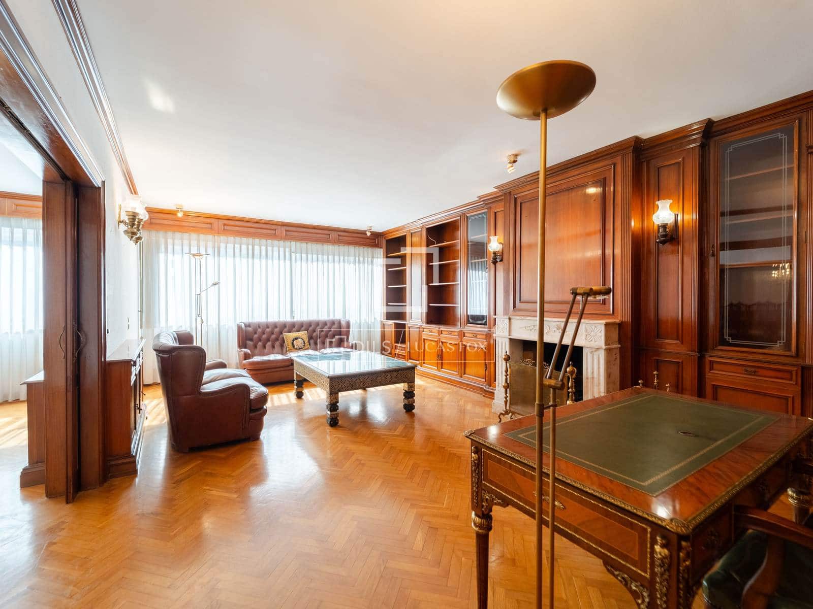 5 bedroom Apartment for sale in Valencia city with garage - € 2,100,000 (Ref: 9737267)