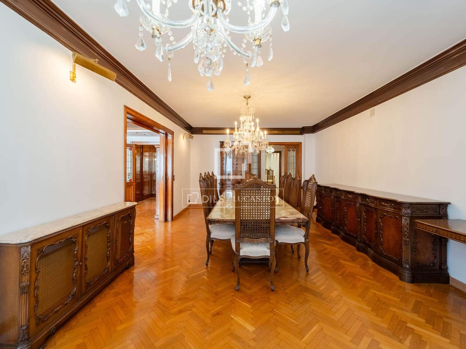 5 bedroom Apartment for sale in Valencia city with garage - € 2,100,000 (Ref: 9737267)