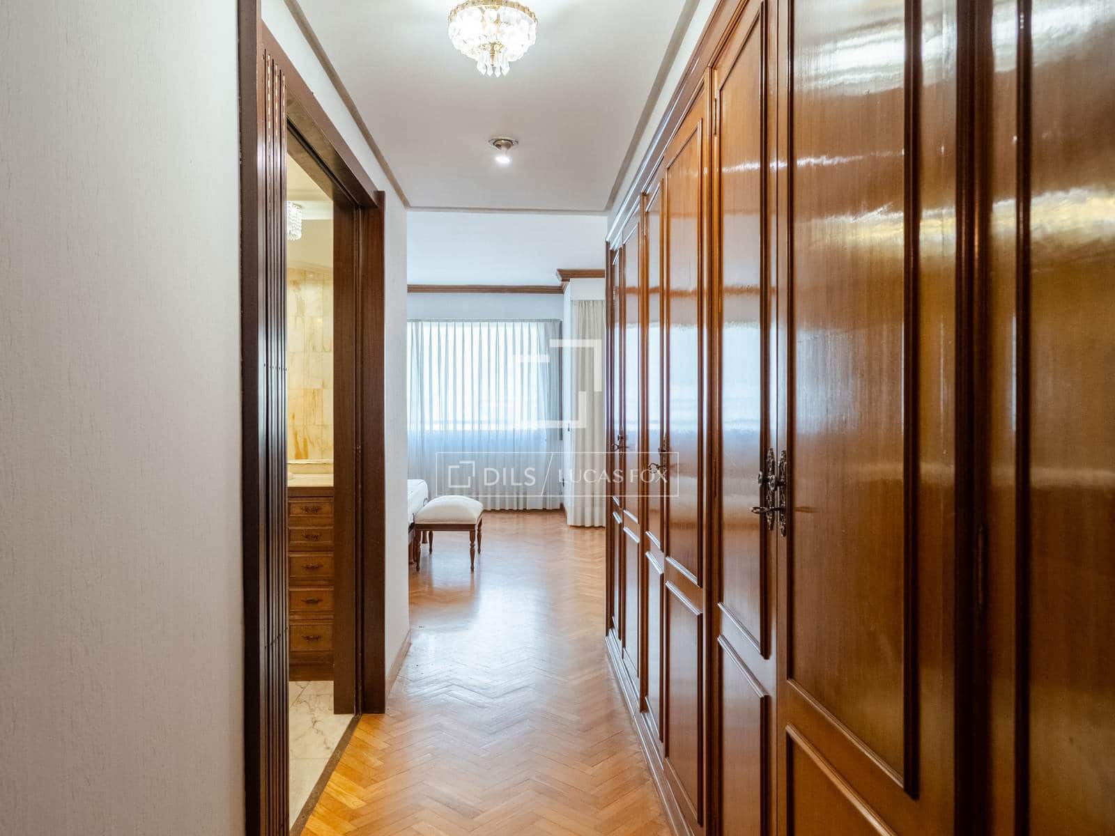 5 bedroom Apartment for sale in Valencia city with garage - € 2,100,000 (Ref: 9737267)