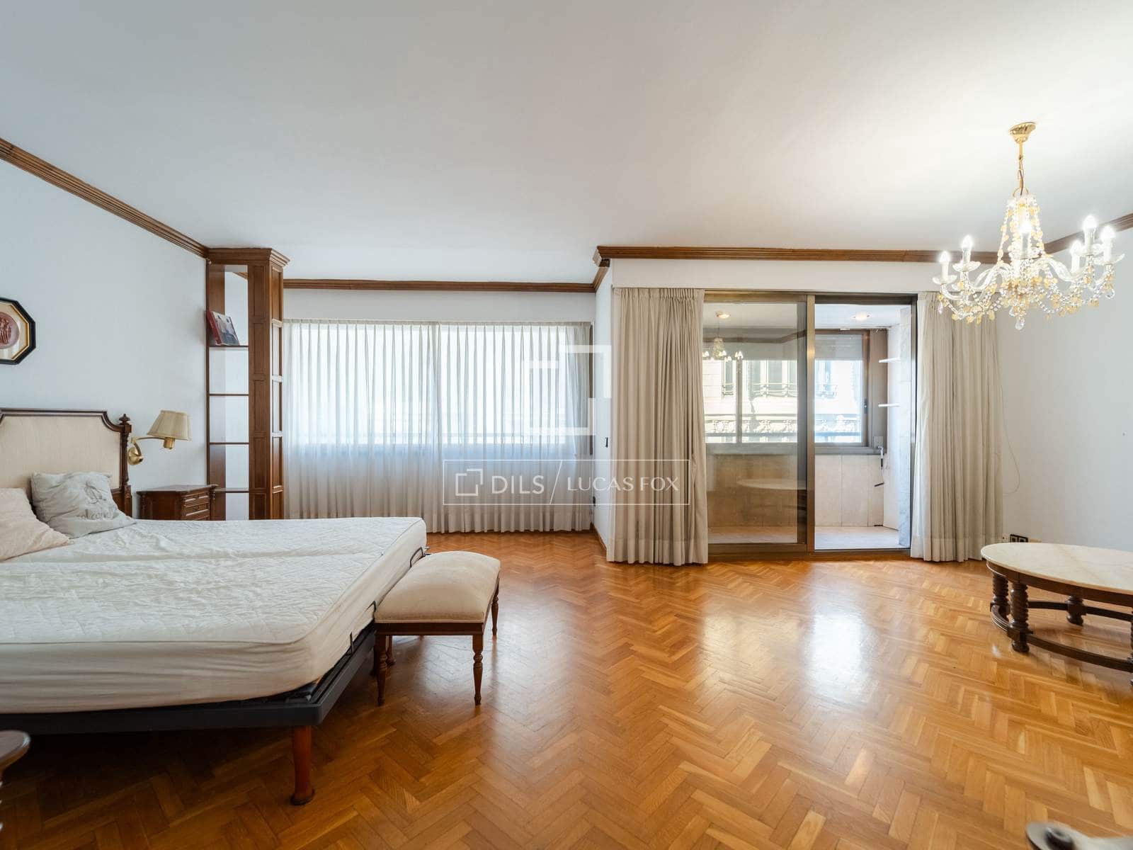 5 bedroom Apartment for sale in Valencia city with garage - € 2,100,000 (Ref: 9737267)