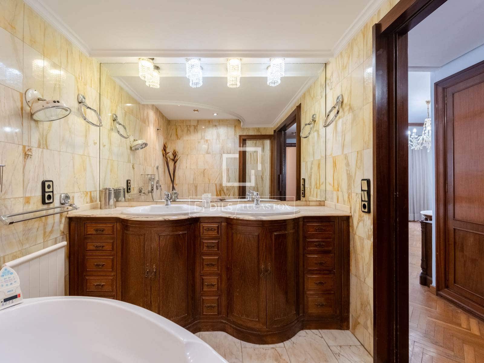 5 bedroom Apartment for sale in Valencia city with garage - € 2,100,000 (Ref: 9737267)