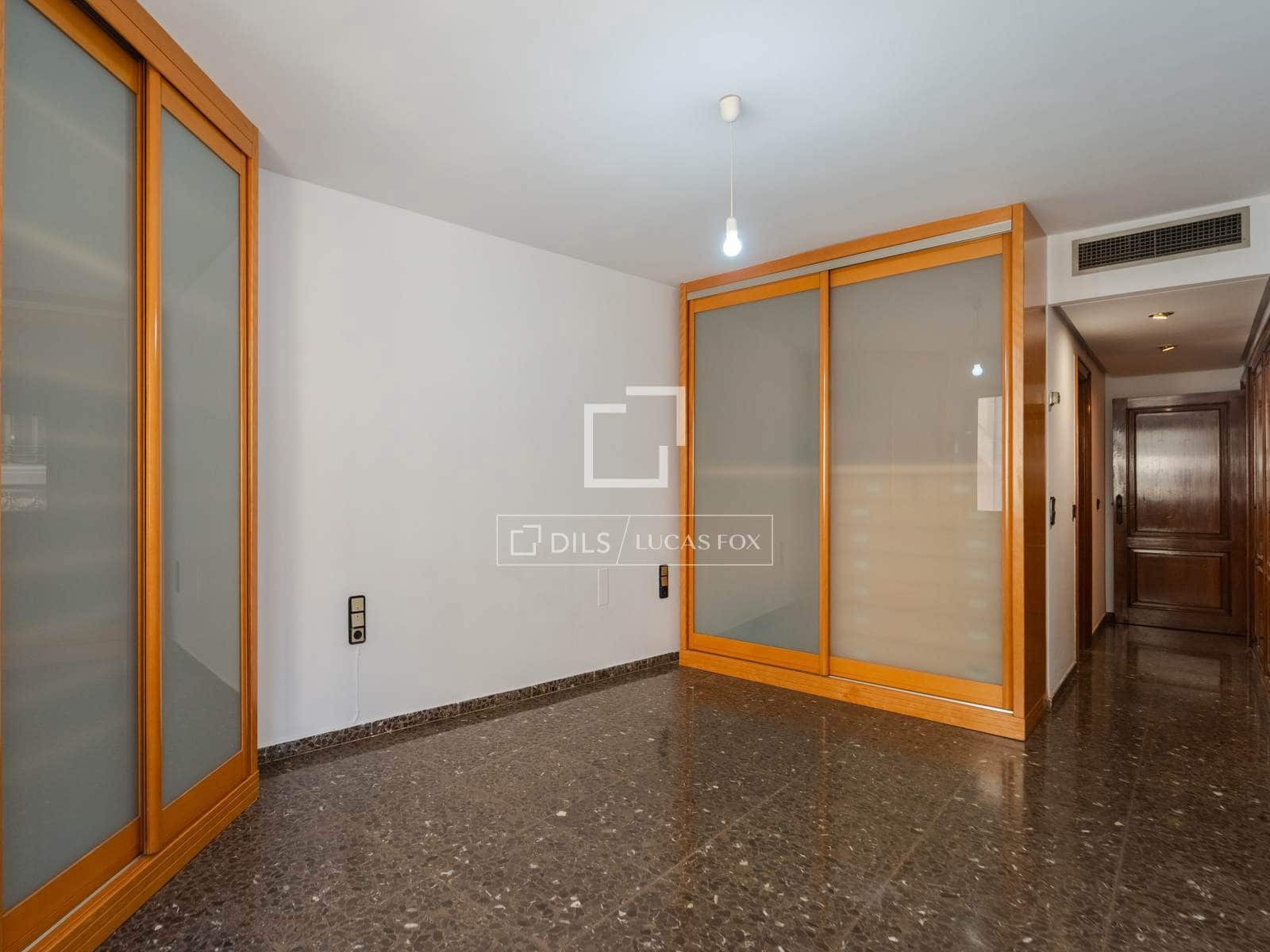 5 bedroom Apartment for sale in Valencia city with garage - € 2,100,000 (Ref: 9737267)