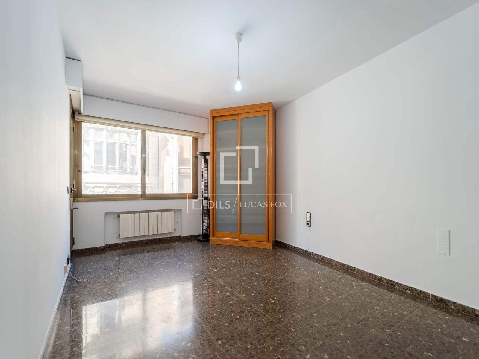 5 bedroom Apartment for sale in Valencia city with garage - € 2,100,000 (Ref: 9737267)