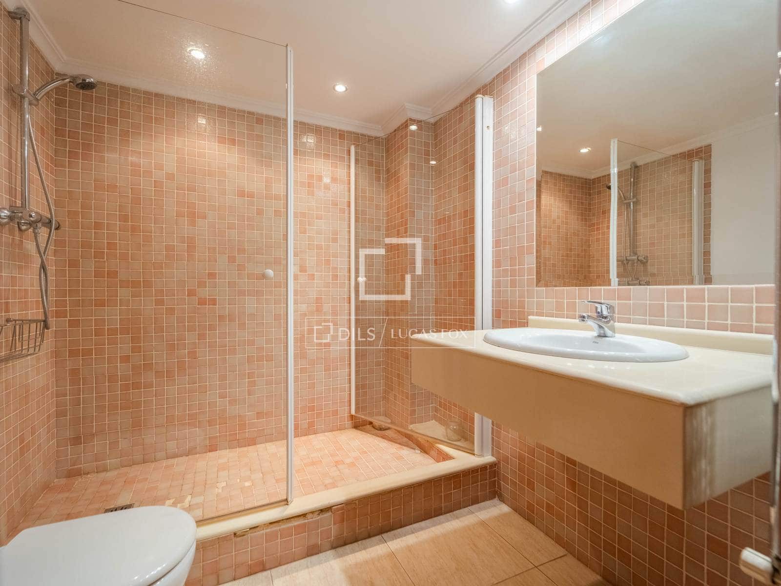 5 bedroom Apartment for sale in Valencia city with garage - € 2,100,000 (Ref: 9737267)