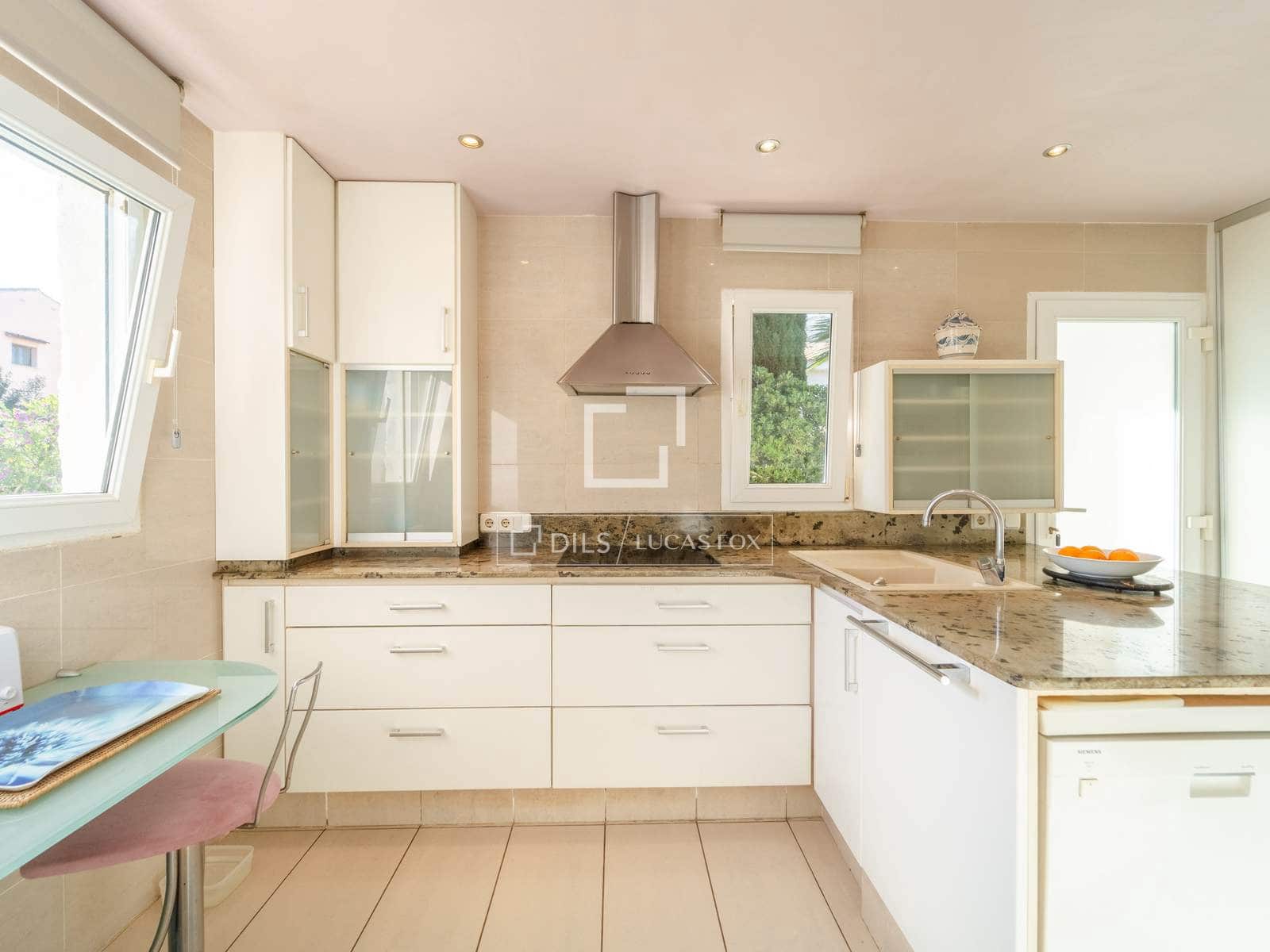 5 sypialnia Willa na sprzedaż w La Pobla de Vallbona z basenem - 925 000 € (Ref: 9739115)