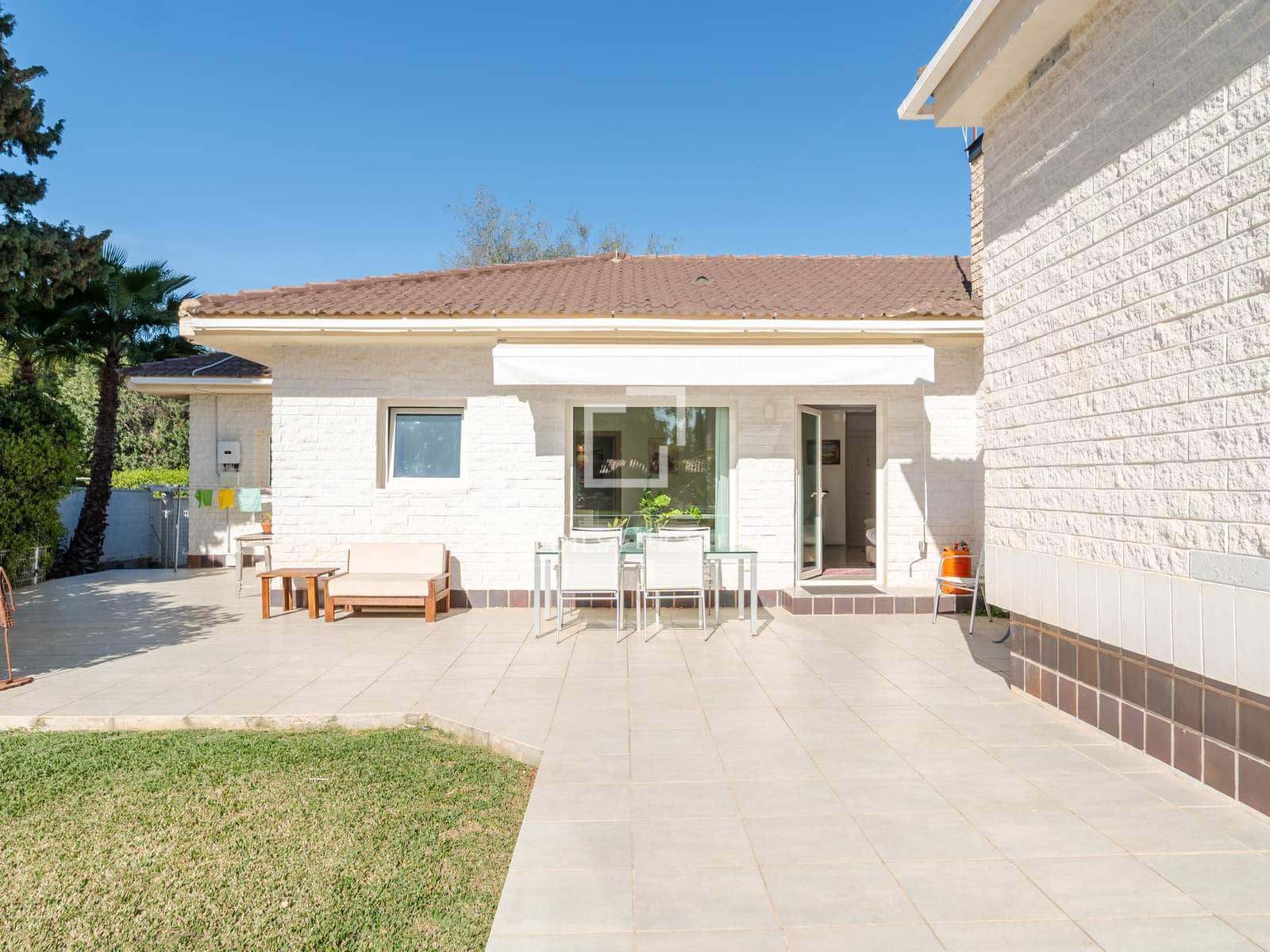 5 sypialnia Willa na sprzedaż w La Pobla de Vallbona z basenem - 925 000 € (Ref: 9739115)