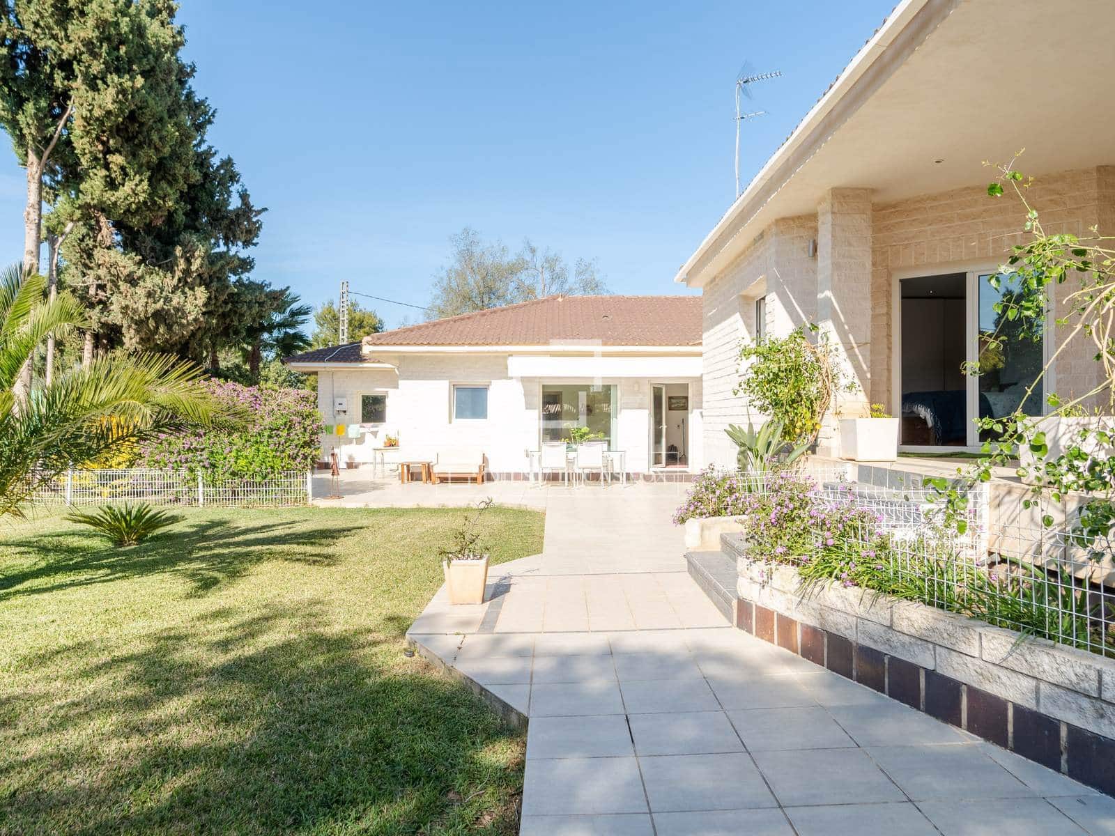 5 sypialnia Willa na sprzedaż w La Pobla de Vallbona z basenem - 925 000 € (Ref: 9739115)