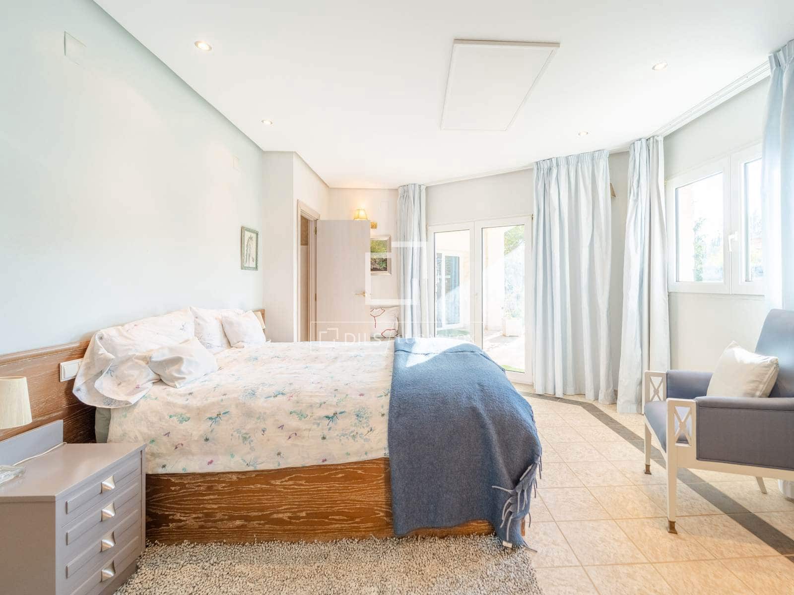 5 sypialnia Willa na sprzedaż w La Pobla de Vallbona z basenem - 925 000 € (Ref: 9739115)