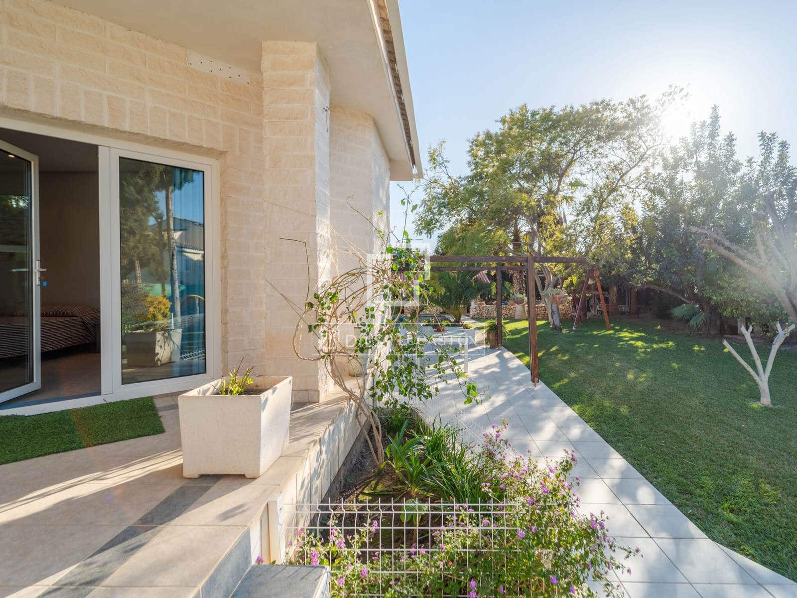 5 sypialnia Willa na sprzedaż w La Pobla de Vallbona z basenem - 925 000 € (Ref: 9739115)