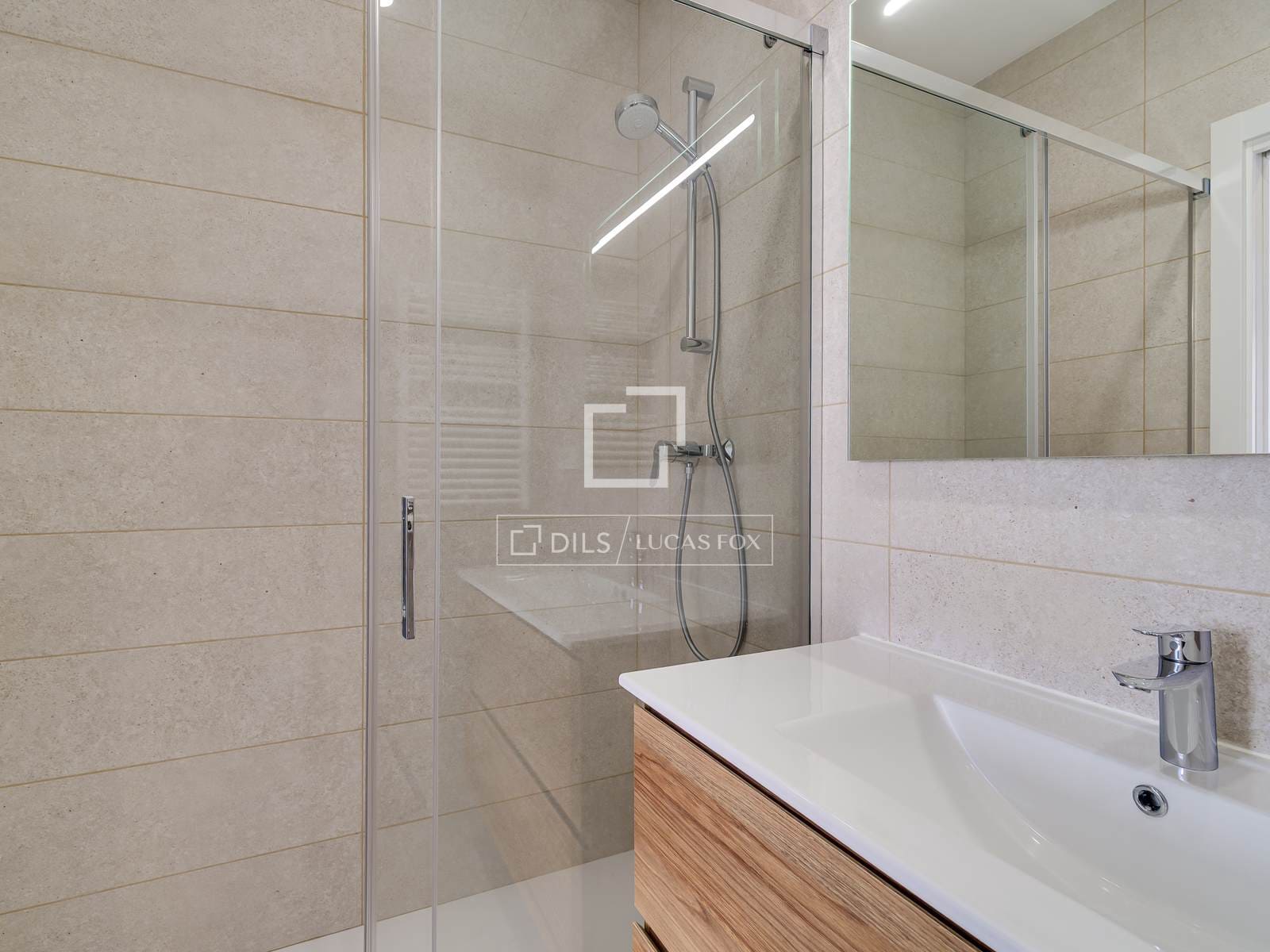 Apartamento de 3 habitaciones en L'Hospitalet de Llobregat en venta con piscina garaje - 455.000 € (Ref: 9740459)