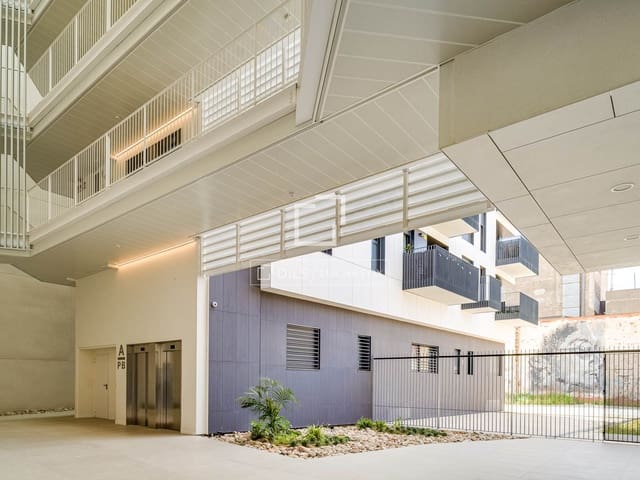 Apartamento de 3 habitaciones en L'Hospitalet de Llobregat en venta con piscina garaje - 455.000 € (Ref: 9740459)