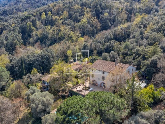 12 soveværelse Finca/Landehus til salg i Anglès med swimmingpool garage - € 1.500.000 (Ref: 9743030)