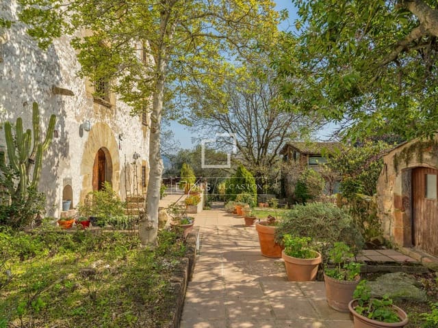 12 soveværelse Finca/Landehus til salg i Anglès med swimmingpool garage - € 1.500.000 (Ref: 9743030)