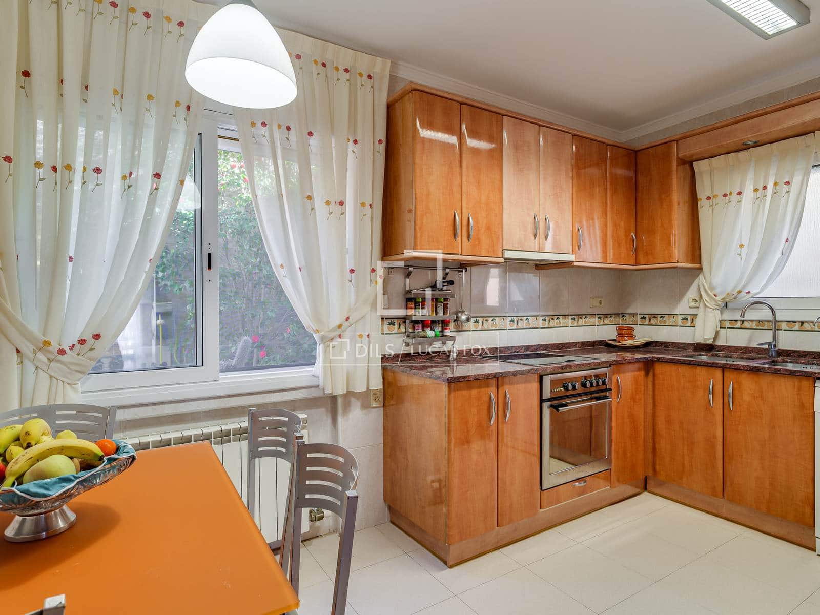 4 sypialnia Willa na sprzedaż w Vilassar de Dalt z basenem garażem - 750 000 € (Ref: 9743996)