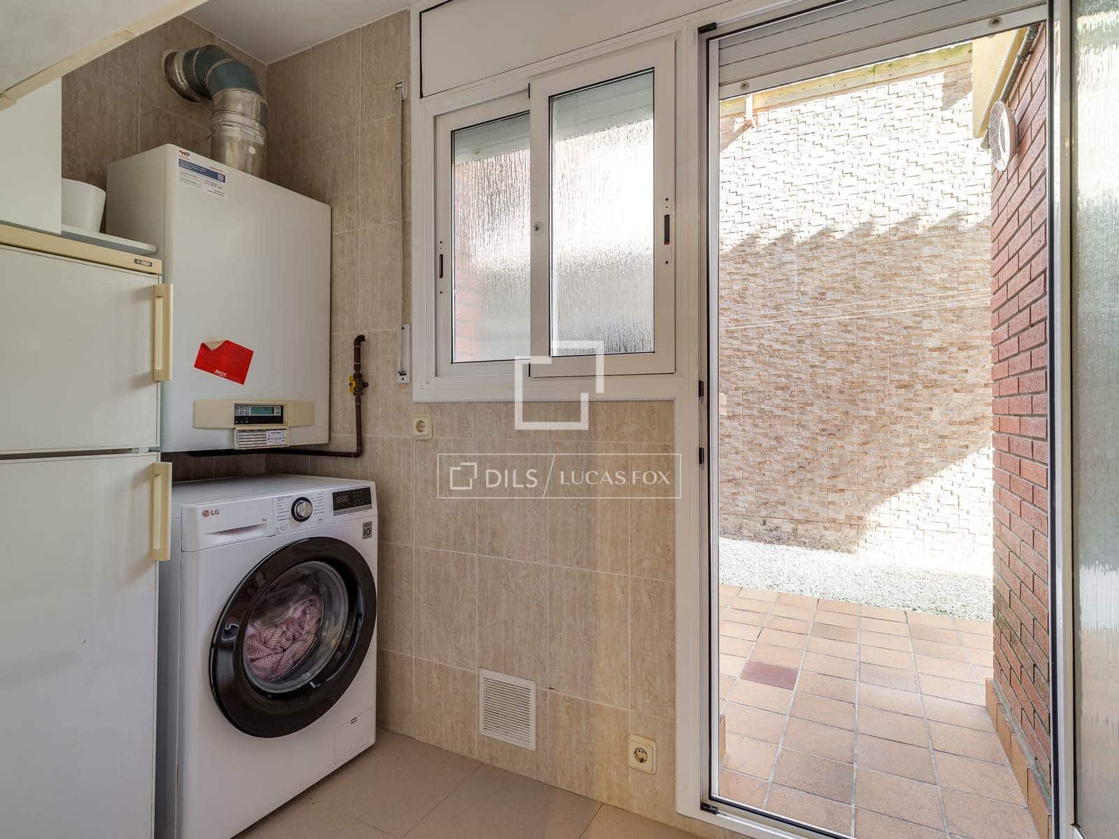 4 sypialnia Willa na sprzedaż w Vilassar de Dalt z basenem garażem - 750 000 € (Ref: 9743996)