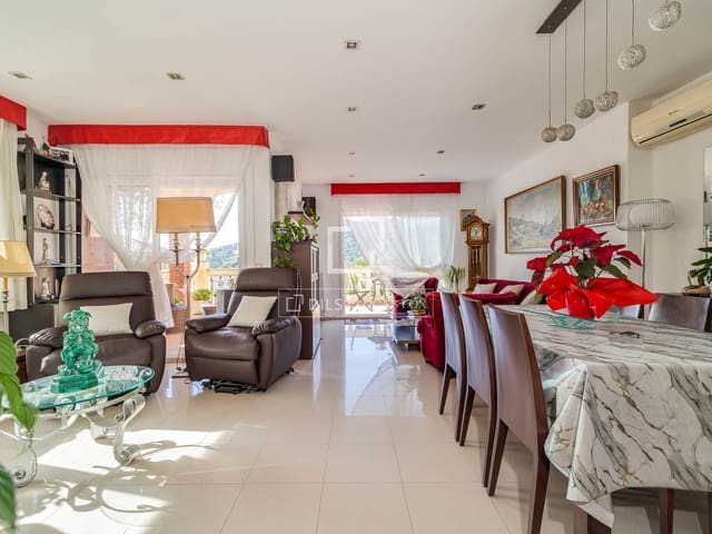 4 sypialnia Willa na sprzedaż w Vilassar de Dalt z basenem garażem - 750 000 € (Ref: 9743996)