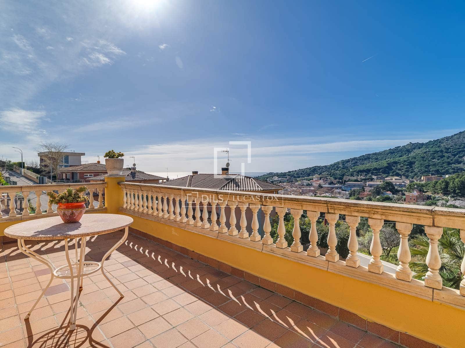 4 sypialnia Willa na sprzedaż w Vilassar de Dalt z basenem garażem - 750 000 € (Ref: 9743996)