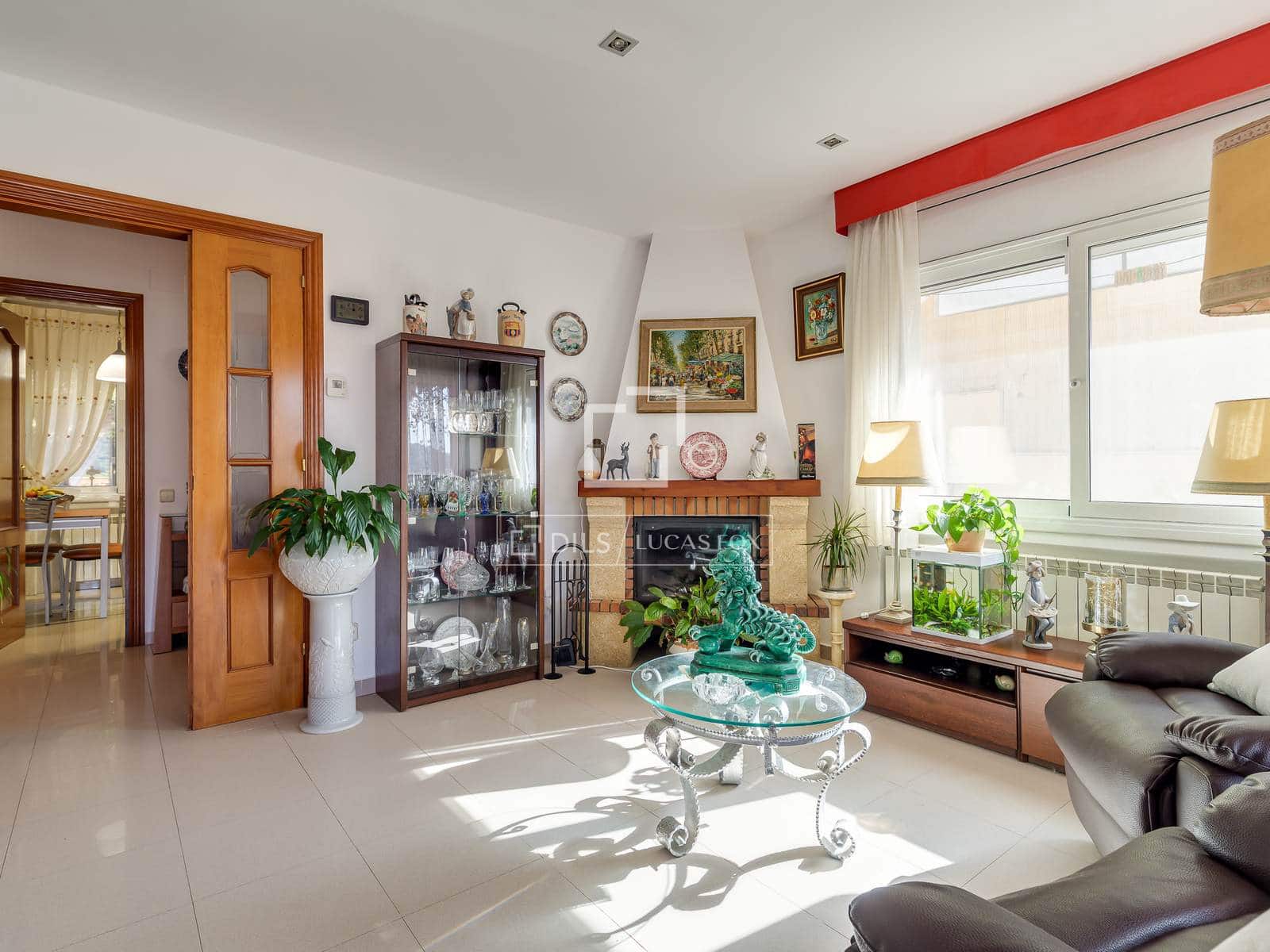 4 sypialnia Willa na sprzedaż w Vilassar de Dalt z basenem garażem - 750 000 € (Ref: 9743996)