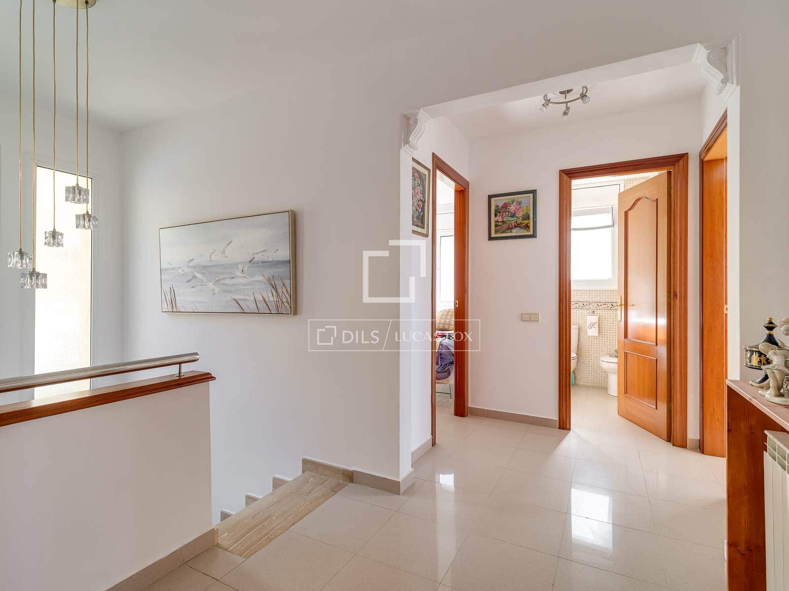 4 sypialnia Willa na sprzedaż w Vilassar de Dalt z basenem garażem - 750 000 € (Ref: 9743996)