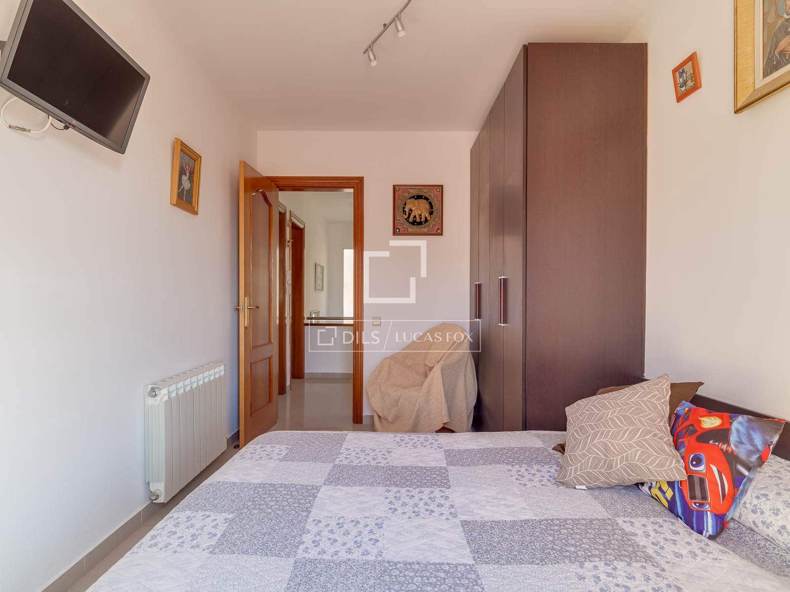 4 sypialnia Willa na sprzedaż w Vilassar de Dalt z basenem garażem - 750 000 € (Ref: 9743996)