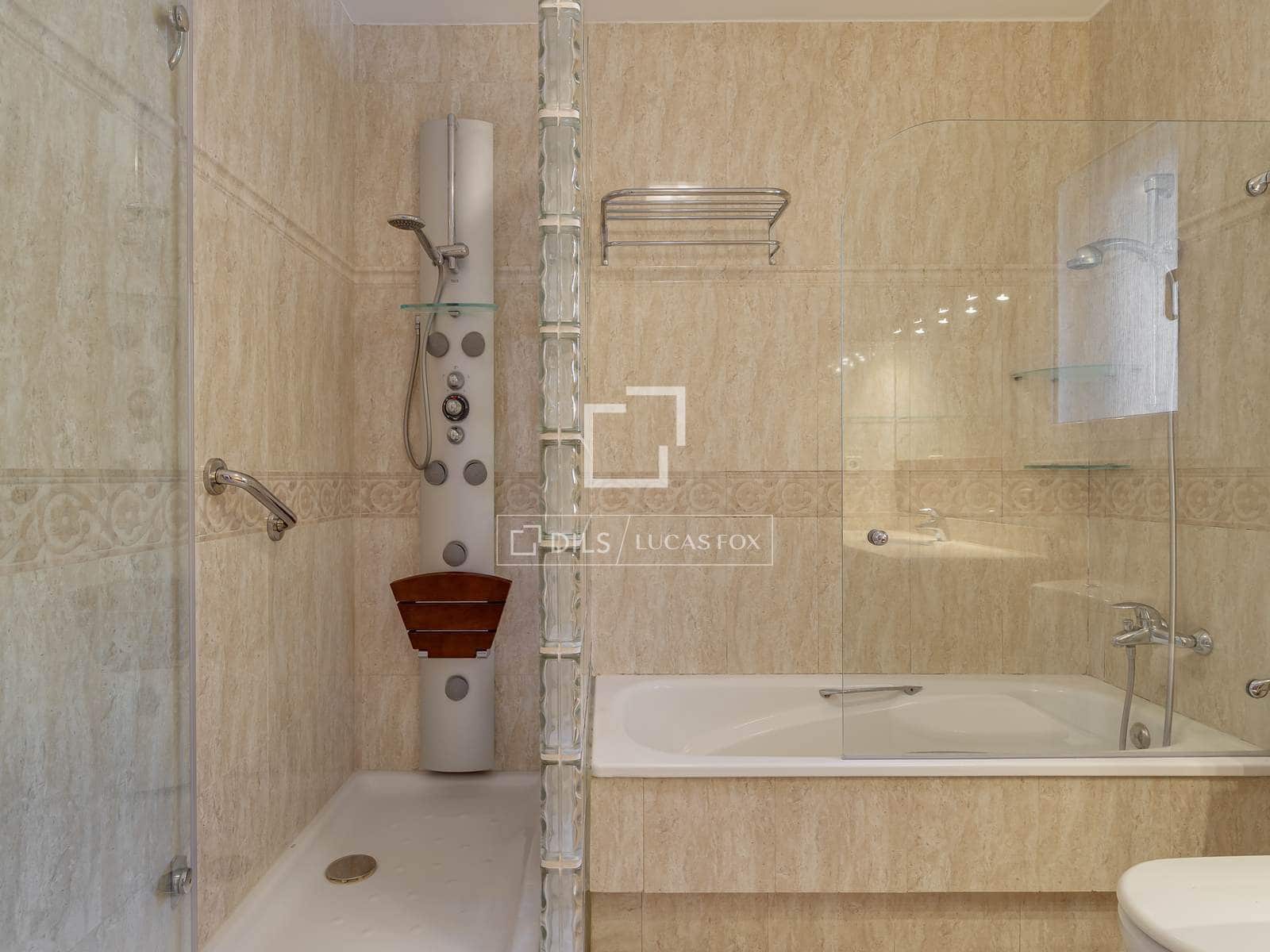 4 sypialnia Willa na sprzedaż w Vilassar de Dalt z basenem garażem - 750 000 € (Ref: 9743996)