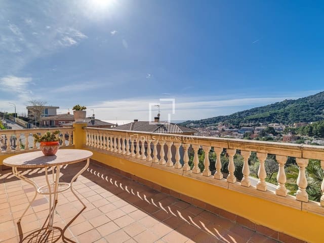 4 sypialnia Willa na sprzedaż w Vilassar de Dalt z basenem garażem - 750 000 € (Ref: 9743996)