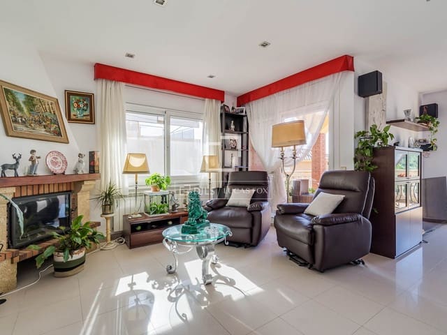 4 sypialnia Willa na sprzedaż w Vilassar de Dalt z basenem garażem - 750 000 € (Ref: 9743996)