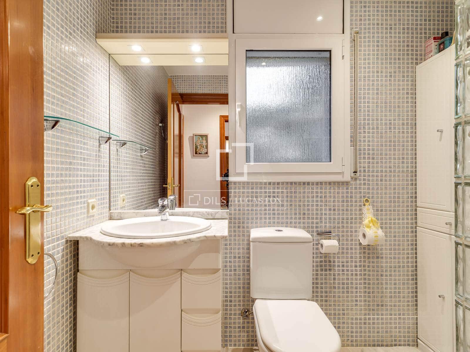 4 sypialnia Willa na sprzedaż w Vilassar de Dalt z basenem garażem - 750 000 € (Ref: 9743996)