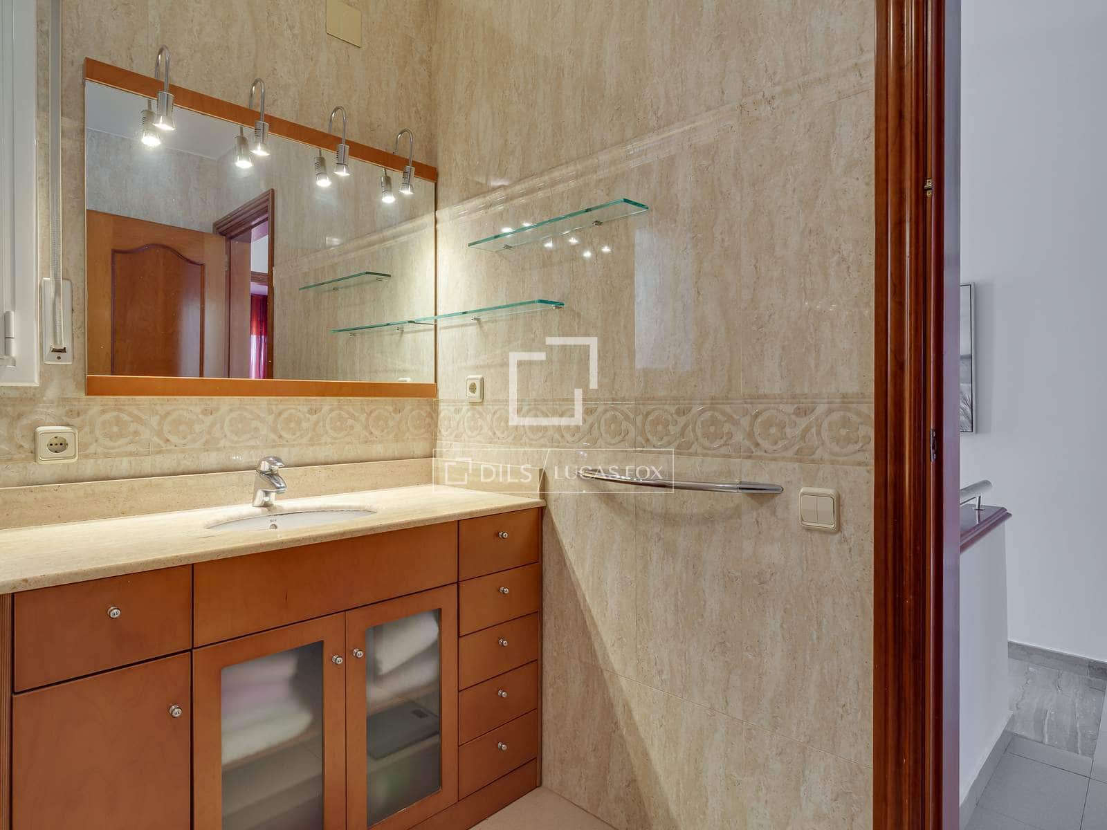 4 sypialnia Willa na sprzedaż w Vilassar de Dalt z basenem garażem - 750 000 € (Ref: 9743996)