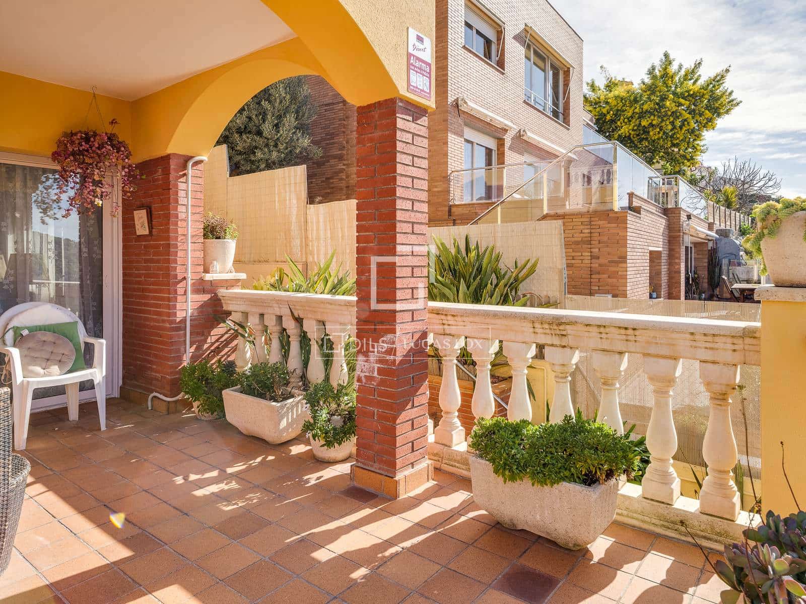 4 sypialnia Willa na sprzedaż w Vilassar de Dalt z basenem garażem - 750 000 € (Ref: 9743996)