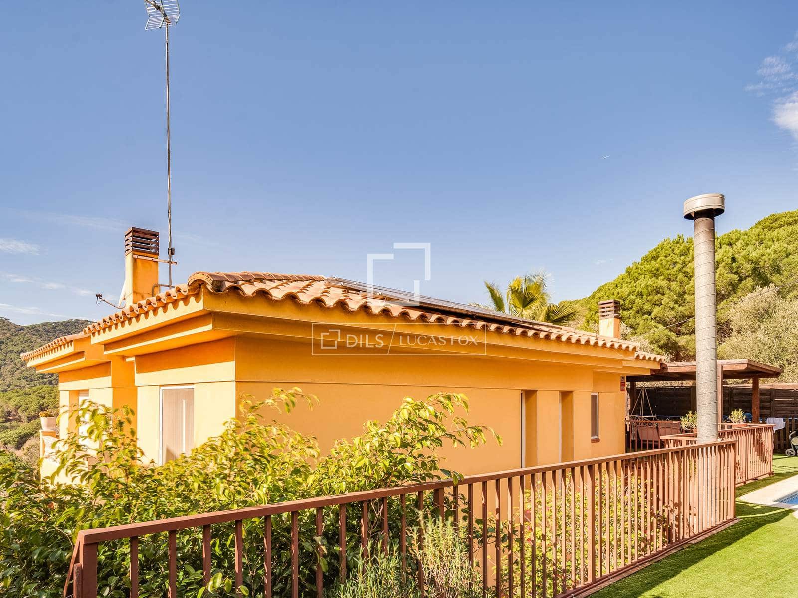 4 sypialnia Willa na sprzedaż w Vilassar de Dalt z basenem garażem - 750 000 € (Ref: 9743996)