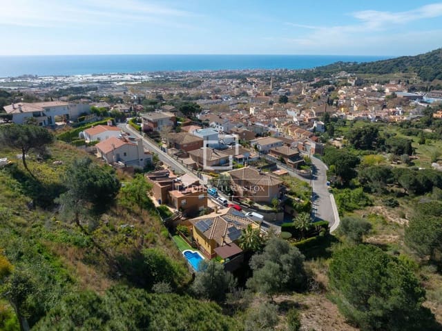 4 sypialnia Willa na sprzedaż w Vilassar de Dalt z basenem garażem - 750 000 € (Ref: 9743996)