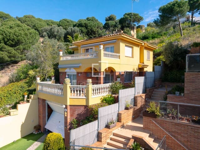 4 chambre Villa/Maison à vendre à Vilassar de Dalt avec piscine garage - 750 000 € (Ref: 9743996)